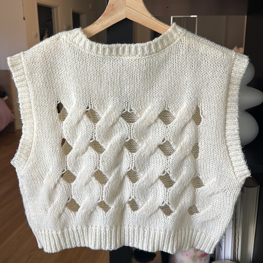 PILCRO Sweater Vest - Picture 7 of 7